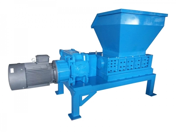 可滿足各種行業(yè)廢料回收要求的單軸撕碎機(jī)